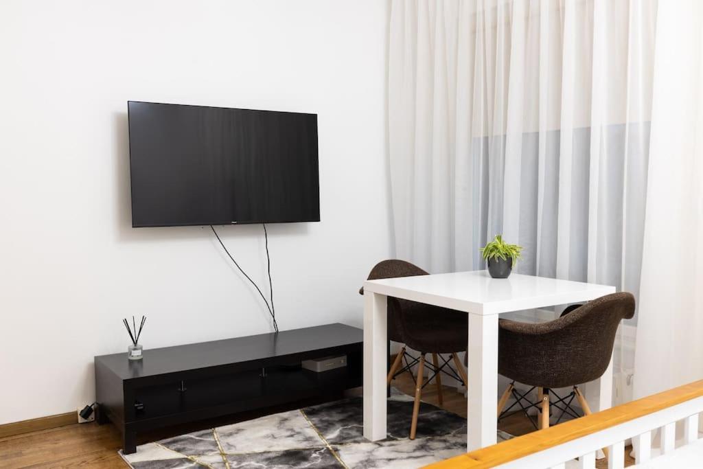 Modern & Cozy Place In The Very Heart Of Tallinn Exterior photo
