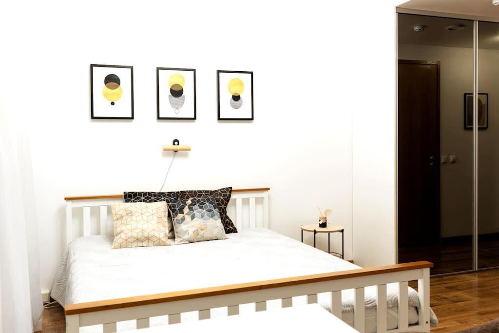 Modern & Cozy Place In The Very Heart Of Tallinn Exterior photo