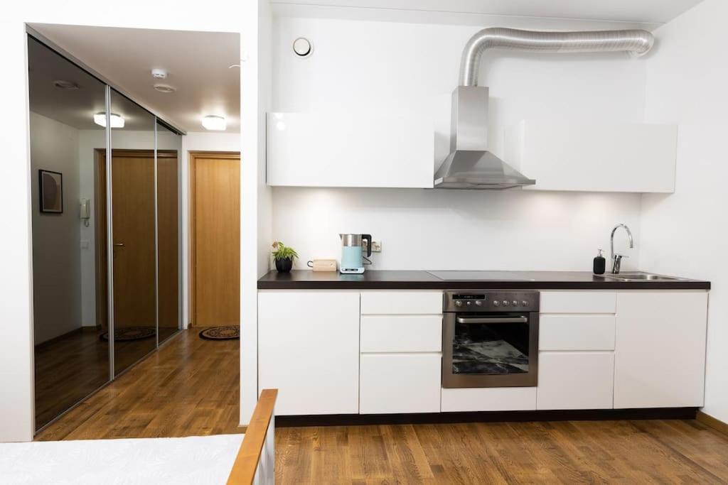 Modern & Cozy Place In The Very Heart Of Tallinn Exterior photo